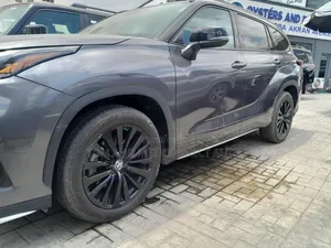 Toyota Highlander XSE AWD 2023 Gray