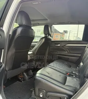 Toyota Highlander XLE 4dr SUV AWD (3.5L 6cyl 6A) 2015 White