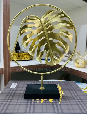 Luxury Gold Leaf Metal Décor Sculpture