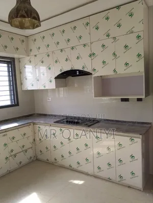 Full Kitchen Cabinet