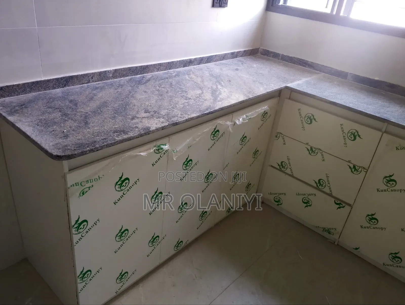 Full Kitchen Cabinet
