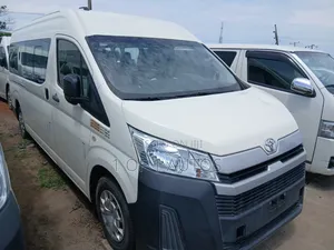 Toyota HiAce 2022 White