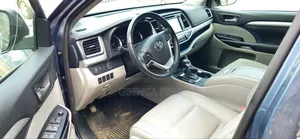 Toyota Highlander XLE 4x2 V6 (3.5L 6cyl 8A) 2017 Blue