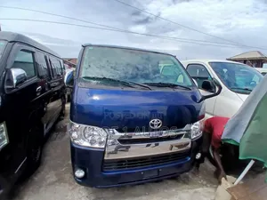 Toyota HiAce 2016 Blue