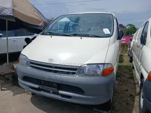 Toyota HiAce 2004 White