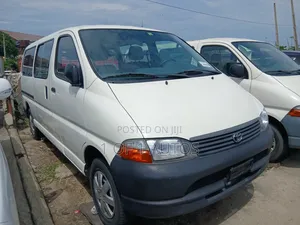 Toyota HiAce 2004 White