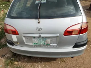 Toyota Avensis 2000 Silver