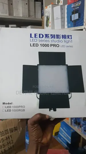 Led 1000 Pro Bi-Color Studio Light Panel –
