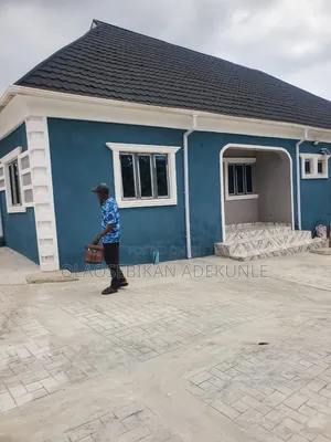 3bdrm Bungalow in Akobo Estate for rent
