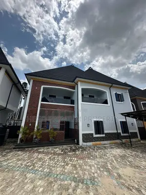6bdrm Apartment in Estate, Rukpokwu for sale