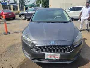 Ford Focus SE Sedan FWD (1.0L 3cyl 6M) 2017 Gray