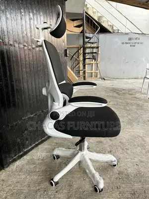 Ergonomic Mesh Office Chair - High-Back Swivel Chair With Headrest