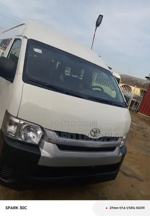 Toyota HiAce 2015 White