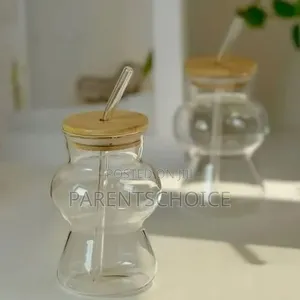 Borosilicate Glass Drinking Glass With Lid and Straw