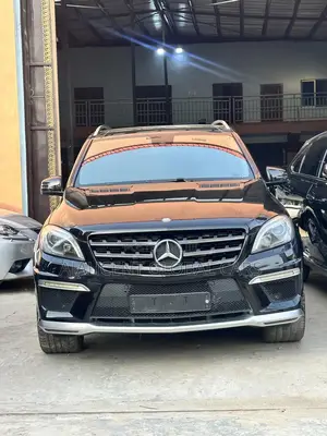Mercedes-Benz M Class ML63 AMG 4dr SUV AWD (5.5L 8cyl Turbo 7A) 2014 Black