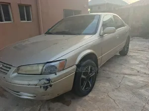 Toyota Camry Automatic 1999 Gold