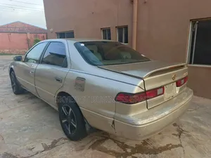 Toyota Camry Automatic 1999 Gold