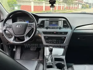Hyundai Sonata Sport Sedan FWD (2.4L 4cyl 6A) 2016 Black