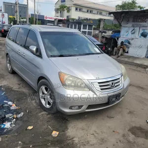 Honda Odyssey Touring 2010 Silver