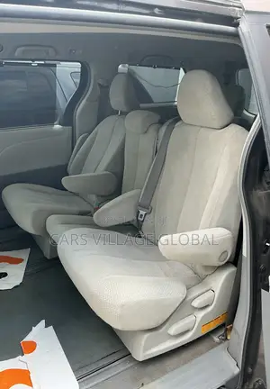 Toyota Sienna 2011 Gray