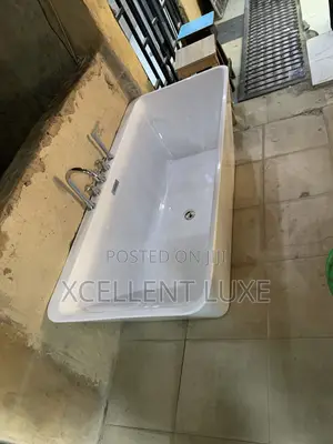 Free Standing Bathtub With Mixer Tap (100% Acrylic)