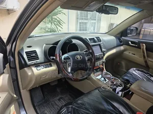 Toyota Highlander Limited 2012 Gray