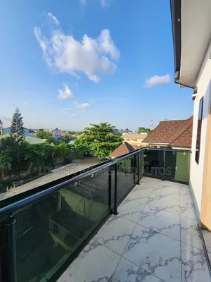 4bdrm Duplex in Millenuim/UPS for sale