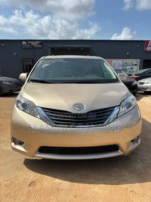 Toyota Sienna XLE 8-Passenger 4dr Minivan (3.5L 6cyl 6A) 2014 Gold