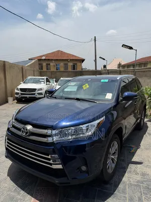 Toyota Highlander XLE 4dr SUV AWD (3.5L 6cyl 6A) 2015 Blue