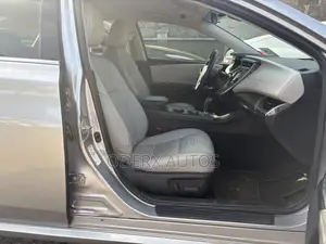 Toyota Avalon XLE (3.5L 6cyl 6A) 2018 Silver