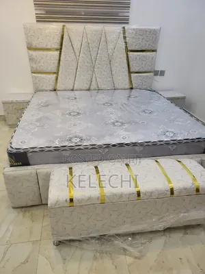 Complete Set of 6by6 Bedframe With Othoman