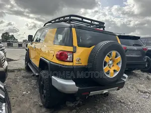 Toyota FJ Cruiser 2015 Yellow
