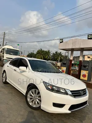 Honda Accord Touring 4dr Sedan FWD (3.5L 6cyl 6A) 2013 White