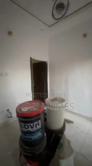 Mini Flat in Akoka for rent