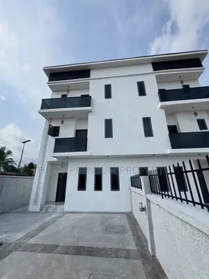 4bdrm Duplex in Woji Estate for sale