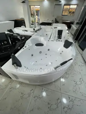 4 Handle Curve White Jacuzzi Set