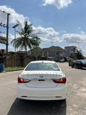 Hyundai Sonata GLS Sedan FWD (2.4L 4cyl 6A) 2012 White