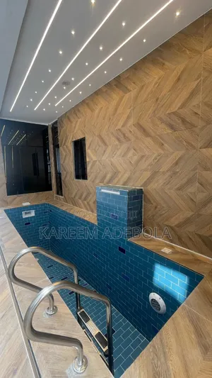 Furnished 5bdrm Duplex in Chevron for sale