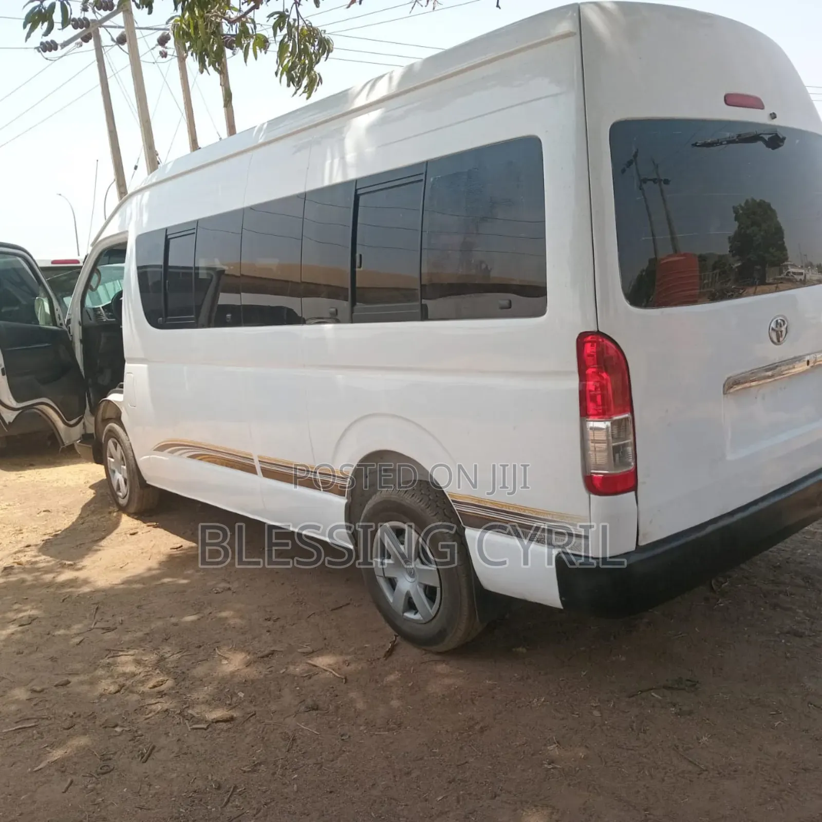 Toyota HiAce 2012 White