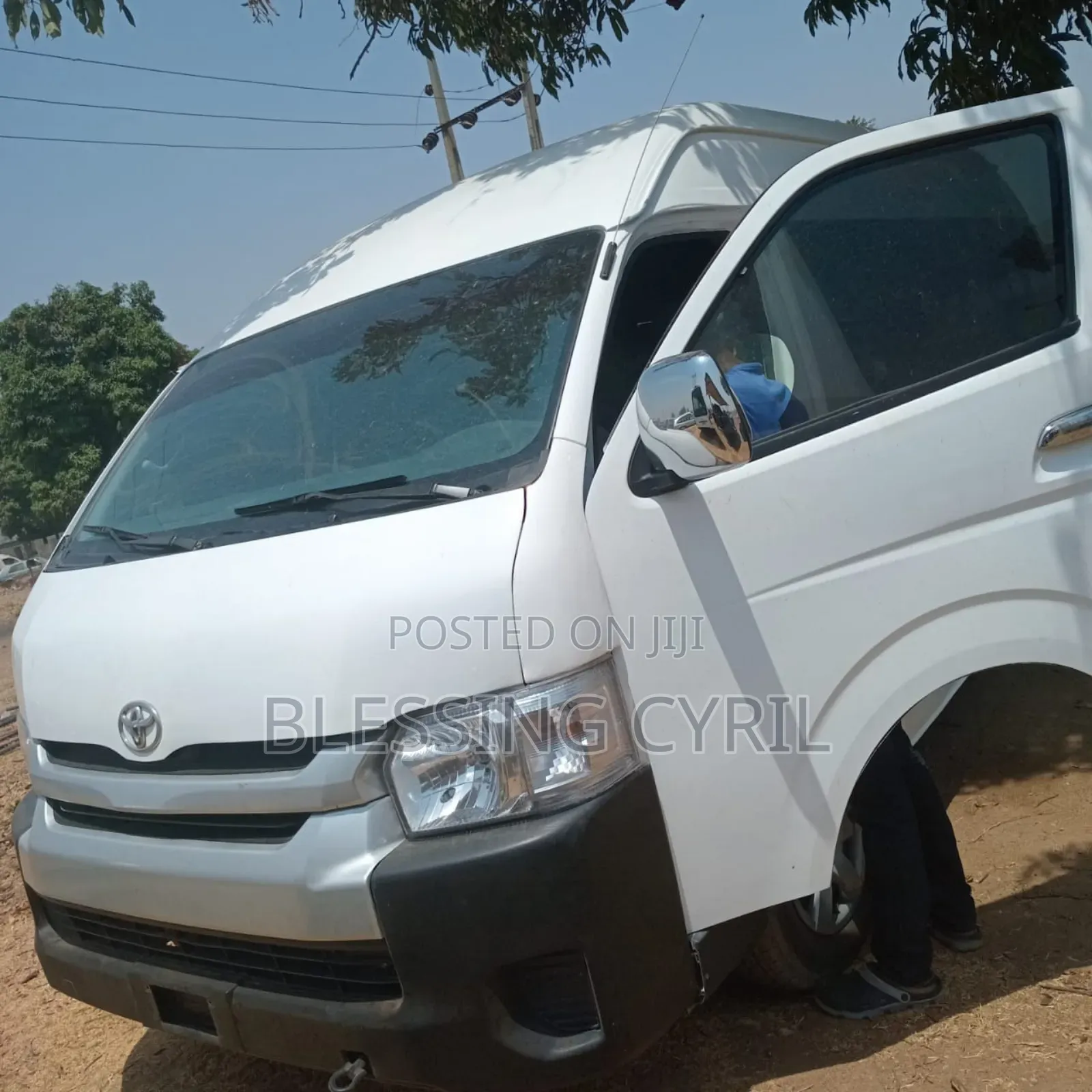 Toyota HiAce 2012 White
