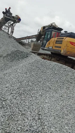 Premium Chipping and Granite for Construction Workers