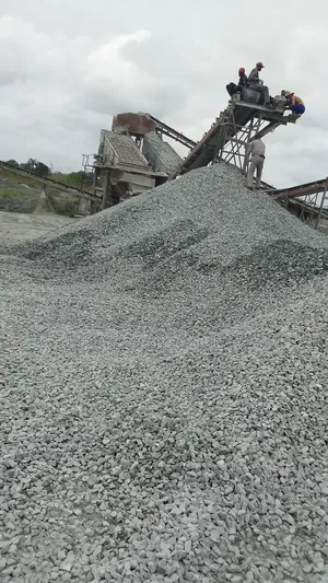 Premium Chipping and Granite for Construction Workers