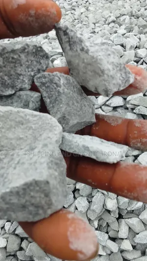 Premium Chipping and Granite for Construction Workers