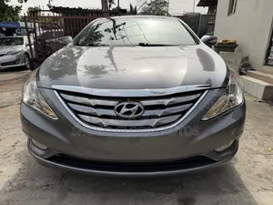 Hyundai Sonata Limited 2.0T Sedan (2.0L 4cyl 6A) 2012 Gray
