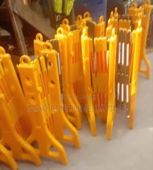 Yellow Plastic Expanding Safety Barriers