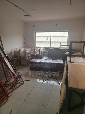 3floors Office Building Measuring 1000 Sqm2 Space for Letting