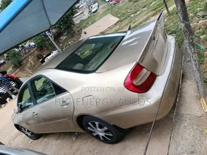 Toyota Camry LE 4dr Sedan (2.4L 4cyl 5A) 2005 Gold