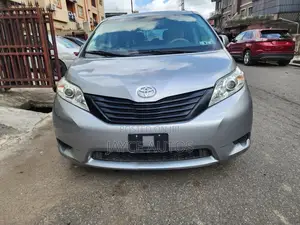 Toyota Sienna 2012 Gray