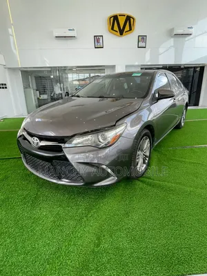 Toyota Camry SE 4dr Sedan (2.5L 4cyl 6A) 2015 White