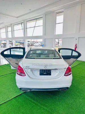 Mercedes-Benz C300 Base AWD 4Matic Sedan (2.0L 4cyl 7A) 2015 White